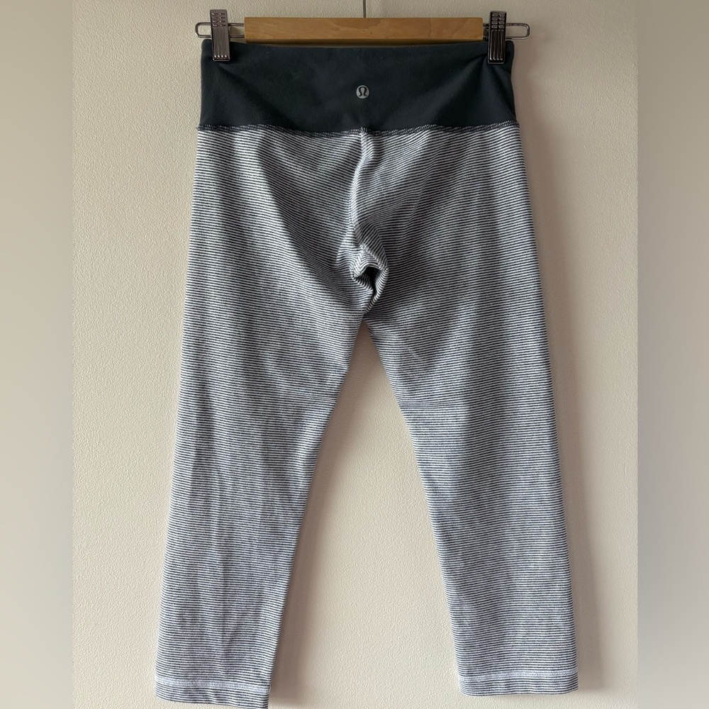 Sz4 Lululemon Wunder Under Crop Gray strips
